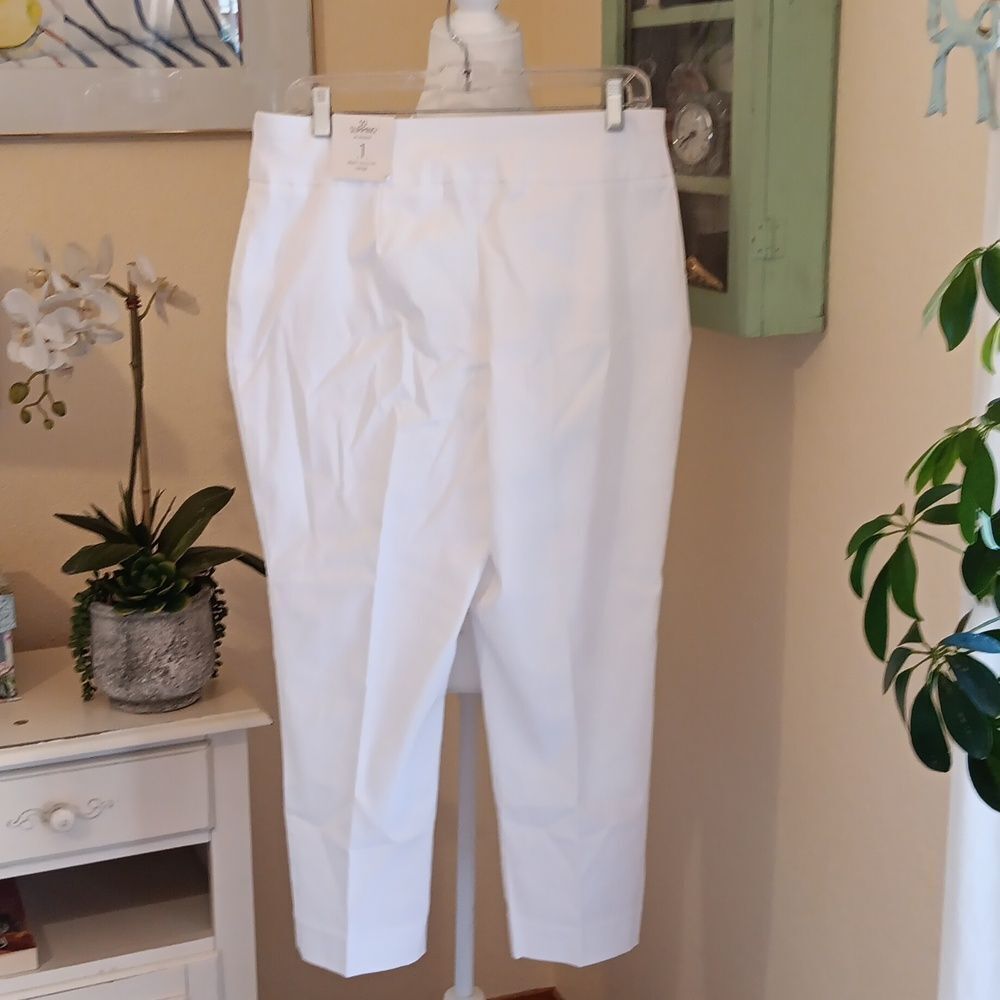 NWT. Chico's Optic White Brigitte Crop Pants - Picture 4 of 11